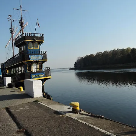 House In Dziwnow By The Water And Beach, Cleaning Included *